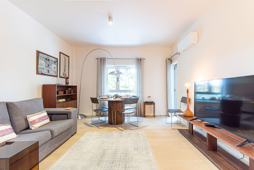 Apartamento CFM na Avenida Comendador Ferreira de Matos, Matosinhos — T2 entre a praia e a cidade